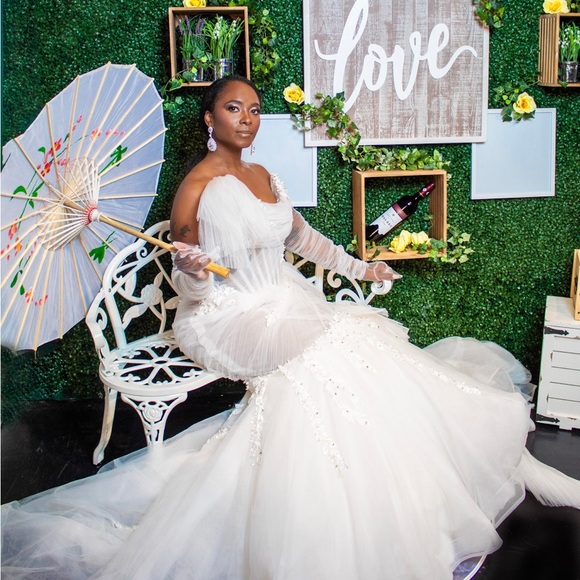 Wedding dress by Lena Berisha, large, ivory - Picture 1 of 9